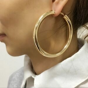 Women Fashion Gold medium size hoop earrings